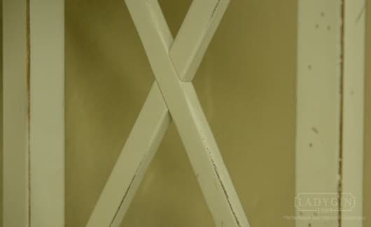 Перекрестия белого деревянного стеллажа на 5 полок в стиле прованс фото