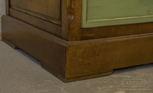 Деревянный винтажный комод с 5 ящиками на цоколе в классическом стиле на заказ - 5