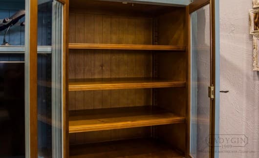 Книжный шкаф с нишей под телевизор из массива дерева в классическом стиле на заказ - 9