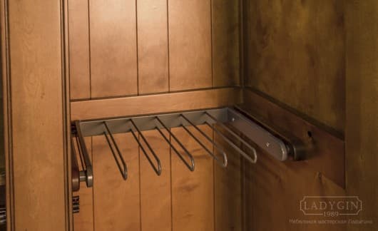 Классический платяной двустворчатый шкаф из дерева в стиле Прованс на заказ - 10