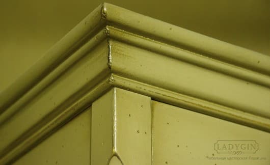Деревянный платяной двустворчатый шкаф с внутренними ящиками в стиле прованс на заказ - 7