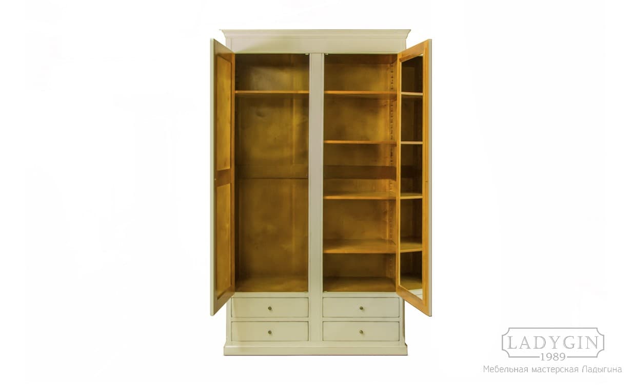 Внутренняя покраска белого платяного двухстворчатого шкафа в классическом стиле с 4 ящиками на подиуме фото