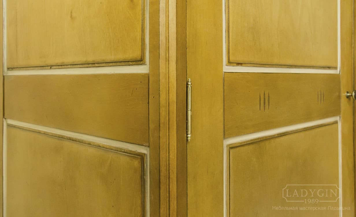 Боковая сторона платяного одностворчатого деревянного шкафа для одежды во французском стиле фото