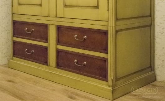 Деревянный платяной двустворчатый шкаф с 4 ящиками в классическом стиле на заказ - 8