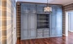 Встроенный шкаф с внешним радиусным углом для гостиной в стиле Прованс на заказ - 25