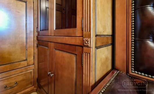 Комплект шкафов с нишей для софы в кабинет в классическом стиле на заказ - 8