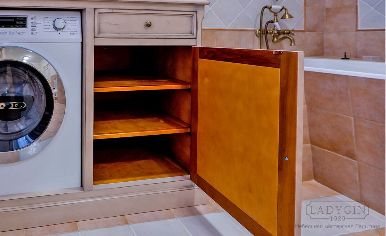 Внутренняя покраска деревянного шкафа под стиральную машину в классическом стиле фото
