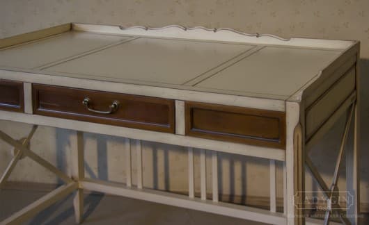 Деревянный письменный стол 3 ящика и бортиком в стиле Прованс на заказ - 5