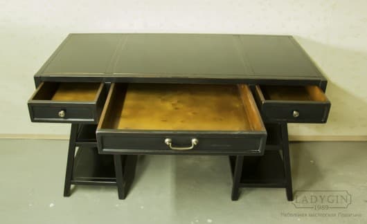 Деревянный письменный стол с ящиками в оригинальном исполнении на заказ - 5