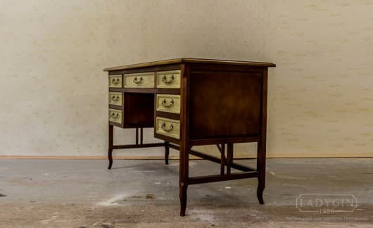 Деревянный письменный стол с 7 вместительными ящиками в классическом стиле на заказ - 8
