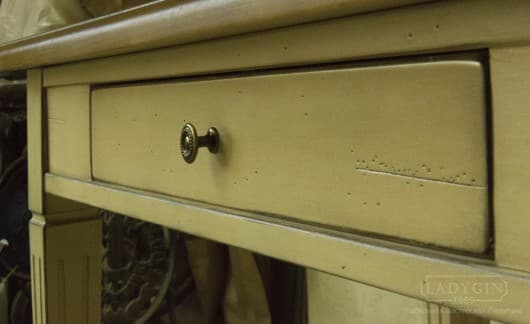 Деревянный винтажный кухонный стол с ящиком в классическом стиле на заказ - 7