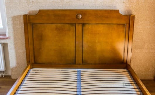 Двуспальная кровать из массива дерева с ящиками и высоким изголовьем на заказ - 9
