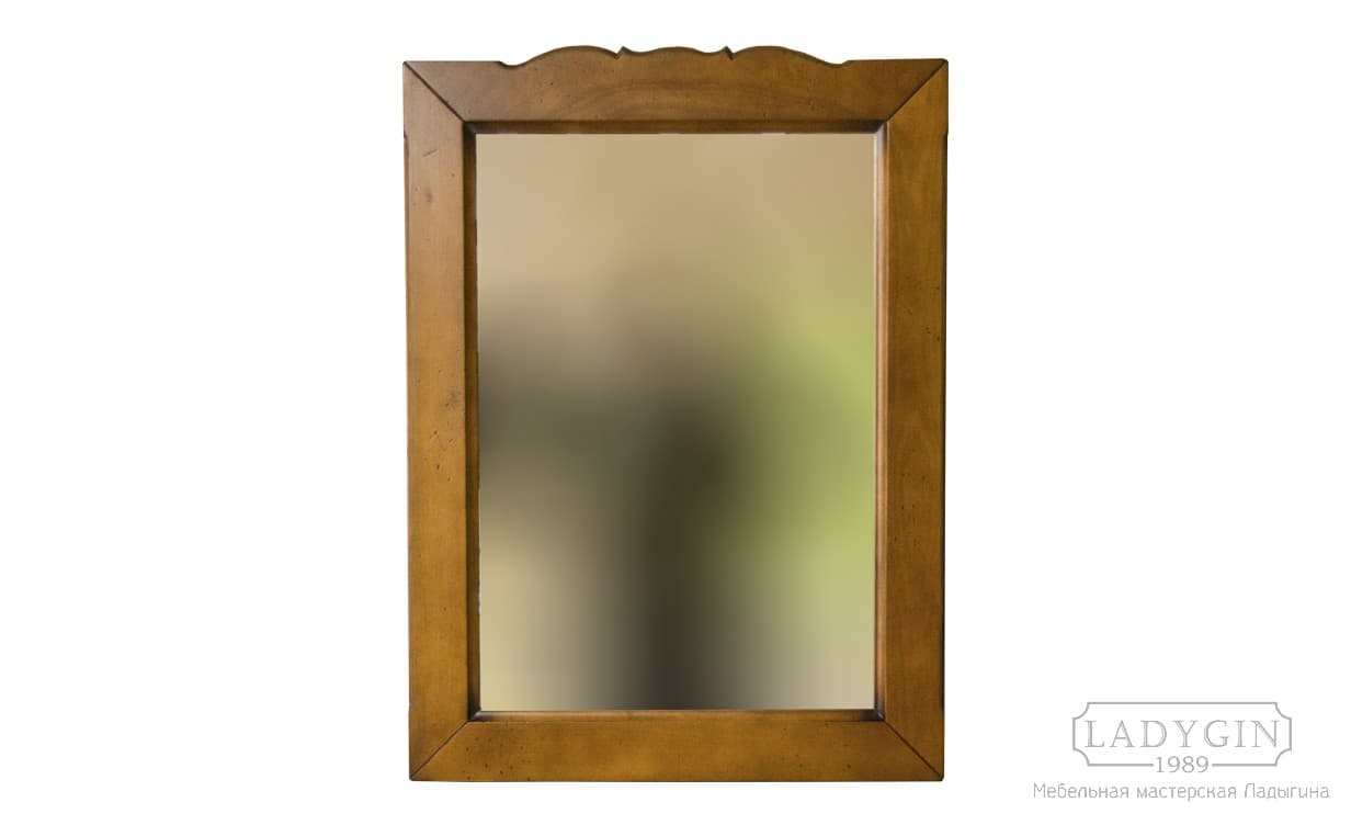 Узкое винтажное зеркало в стиле прованс с широкой деревянной рамой фото