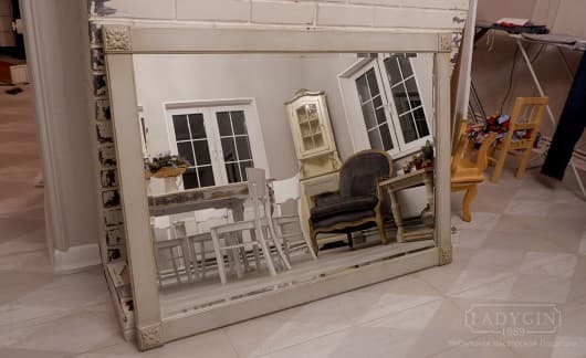 Деревянное широкое зеркало с декором в стиле прованс на заказ - 6