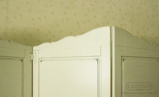 Верхняя часть белой деревянной напольной ширмы в стиле прованс из 4-х секций фото