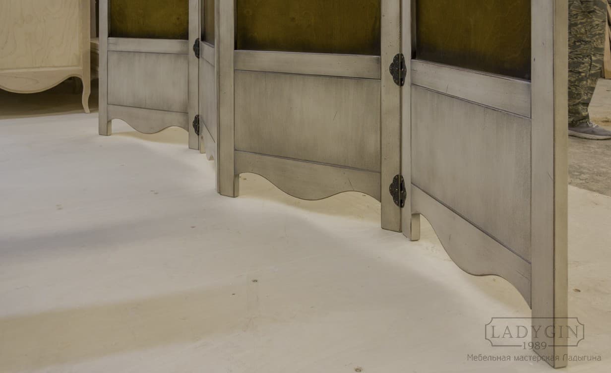 Белая деревянная напольная ширма в стиле прованс без декоративных элементов фото
