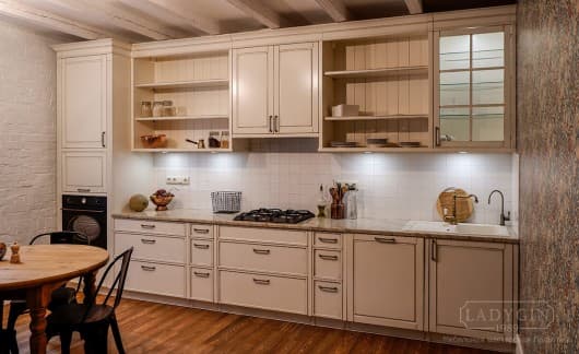Кухонный гарнитур из дерева с направляющими и доводчиками в стиле прованс на заказ - 3