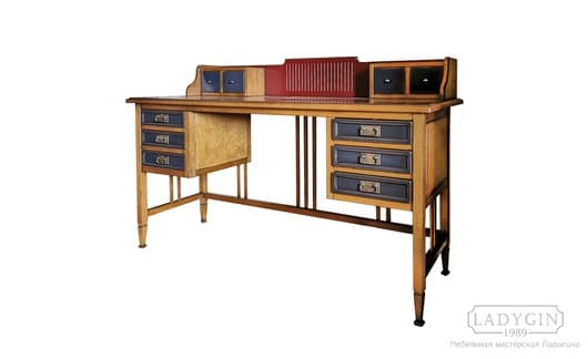 Деревянный письменный стол с наставным элементом в стиле французской классики на заказ - 3