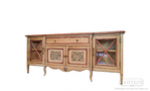 Деревянный четырехстворчатый комод с декорами на дверках и с перепадом по глубине под заказ