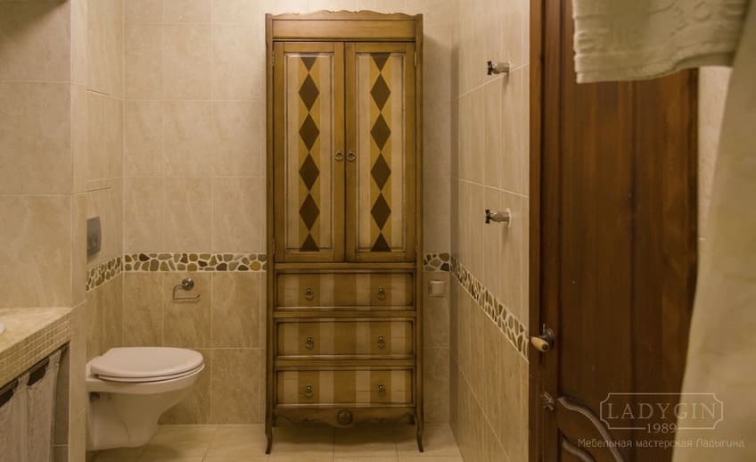 Двустворчатый деревянный пенал для ванной