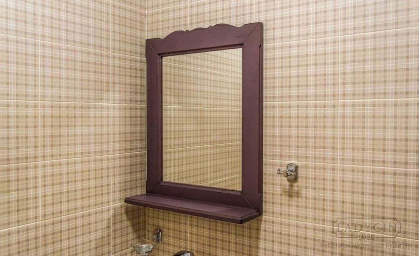 Винтажное зеркало с полкой для ванной 