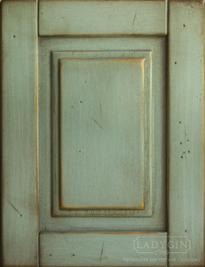 Деревянная витрина со стеклянными дверками в классическом стиле на заказ - 78