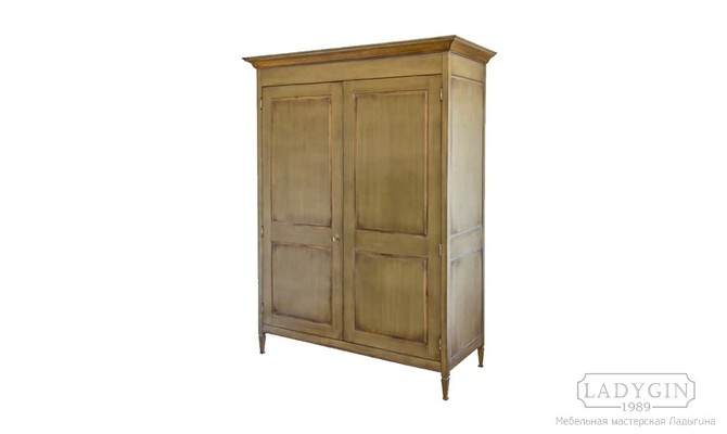 Деревянный платяной двухстворчатый шкаф в классическом стиле на заказ