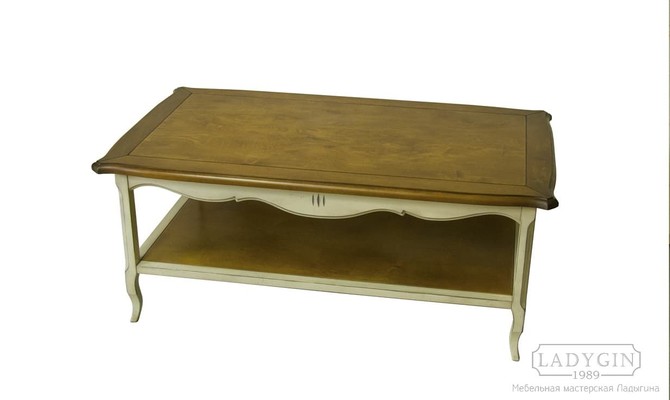 Прямоугольный деревянный журнальный столик с полкой в стиле Прованс на заказ