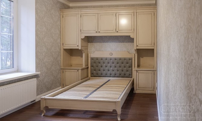 Спальная зона в стиле прованс из массива дерева на заказ