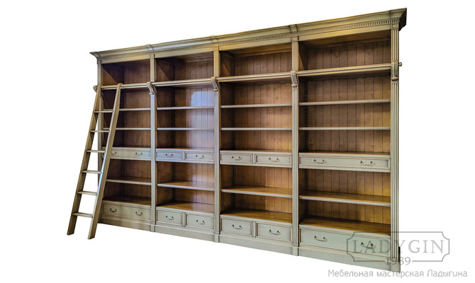 Модульная открытая библиотека из массива дерева в классическом стиле с лестницей на заказ